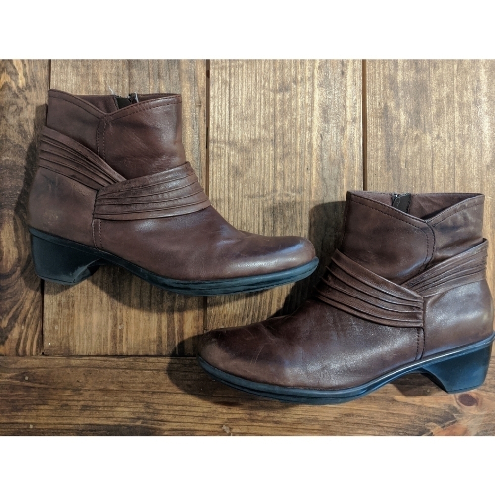 Clarks Bendable Zip Brown Leather Ankle Booties 11
